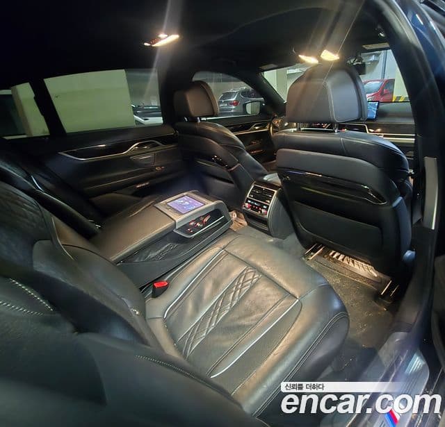 BMW 7 Series 2018 — Şəkil 10/10