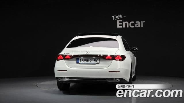 Mercedes-Benz E-Class 2025 — ფოტო 4/20