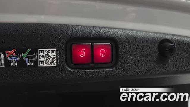 Mercedes-Benz E-Class 2025 — ფოტო 19/20