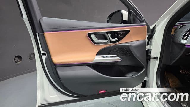 Mercedes-Benz E-Class 2025 — Photo 9/30