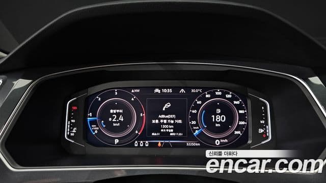 Volkswagen Tiguan 2021 — ფოტო 8/20