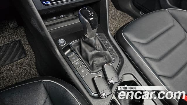 Volkswagen Tiguan 2021 — ფოტო 9/20