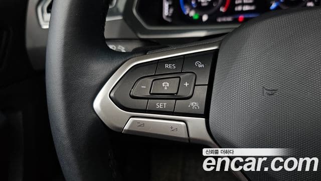 Volkswagen Tiguan 2021 — ფოტო 14/20