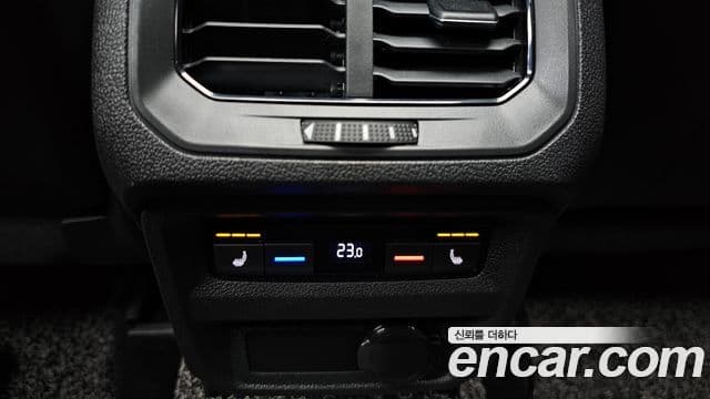Volkswagen Tiguan 2021 — ფოტო 15/20