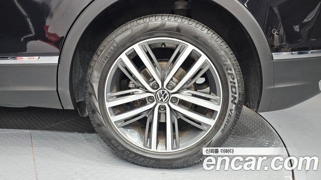 Volkswagen Tiguan 2021 — Photo 12/32