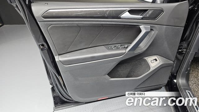 Volkswagen Tiguan 2021 — Photo 29/32