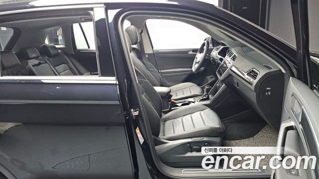 Volkswagen Tiguan 2021 — Photo 14/32