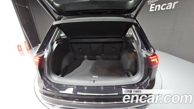 Volkswagen Tiguan 2021 — Photo 28/32