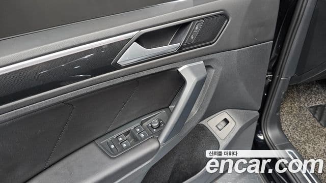 Volkswagen Tiguan 2021 — Photo 25/32