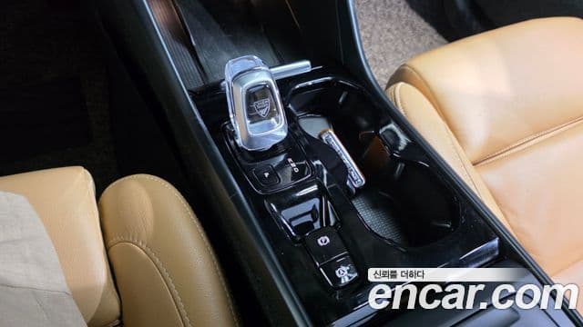 Volvo XC40 2020 — Şəkil 9/20