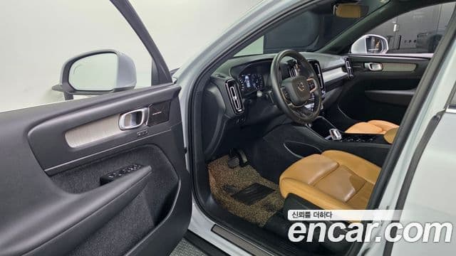 Volvo XC40 2020 — Şəkil 10/20