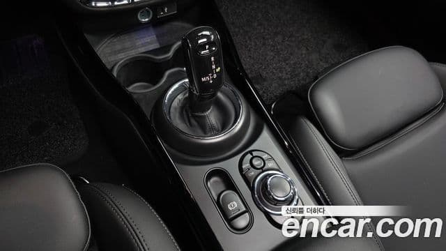 Mini Cooper Clubman 2023 — ფოტო 9/20