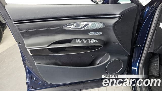 Genesis GV70 2021 — Photo 15/33