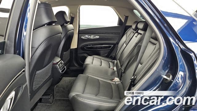 Genesis GV70 2021 — Photo 27/33