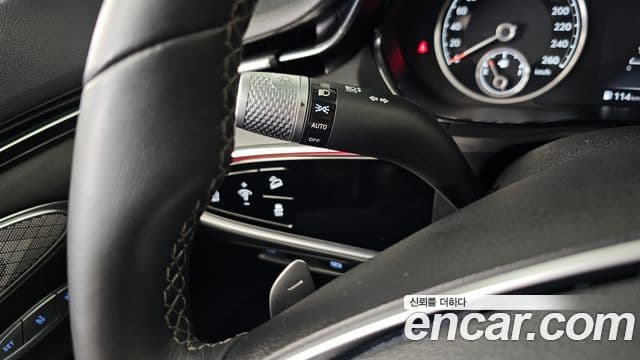 Genesis GV70 2021 — Photo 29/33