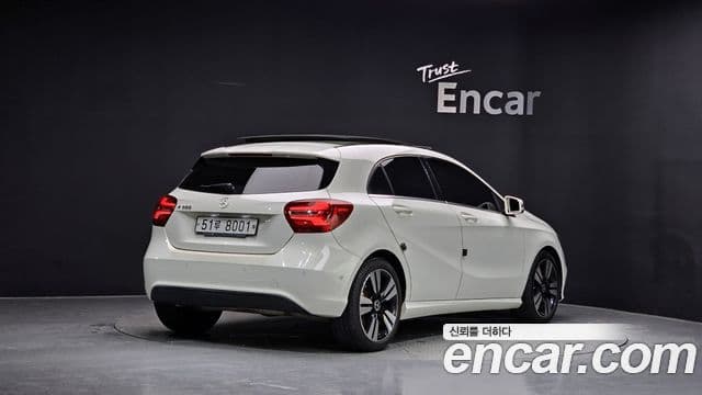 Mercedes-Benz A-Class 2018 — ფოტო 2/20