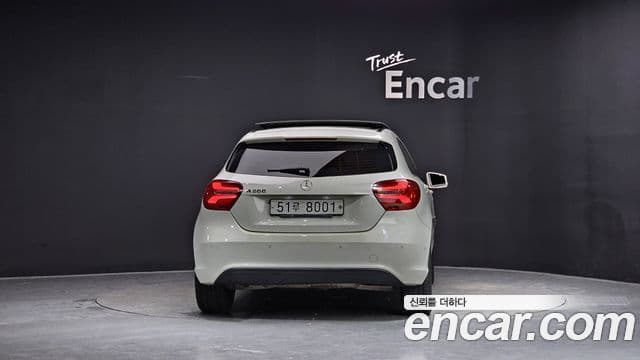 Mercedes-Benz A-Class 2018 — ფოტო 14/20
