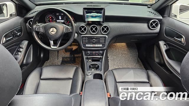 Mercedes-Benz A-Class 2018 — ფოტო 11/20