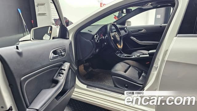 Mercedes-Benz A-Class 2018 — ფოტო 9/20