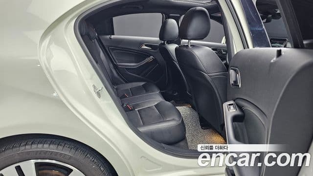 Mercedes-Benz A-Class 2018 — ფოტო 10/20