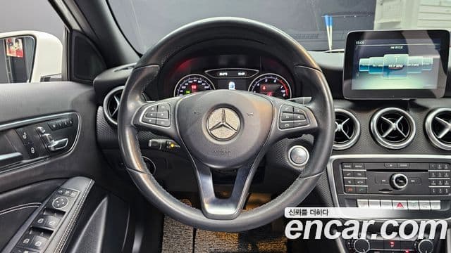 Mercedes-Benz A-Class 2018 — ფოტო 13/20