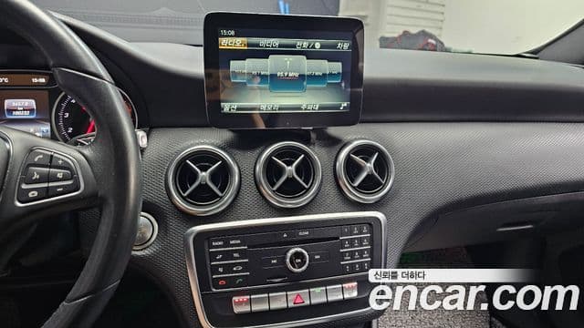 Mercedes-Benz A-Class 2018 — ფოტო 8/20
