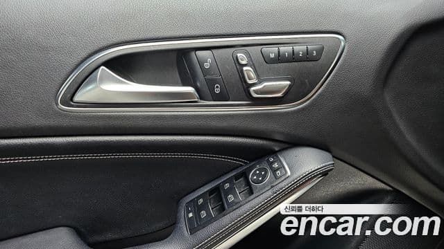 Mercedes-Benz A-Class 2018 — ფოტო 6/20