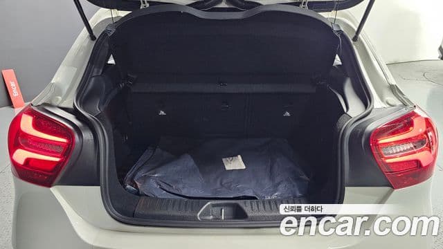 Mercedes-Benz A-Class 2018 — ფოტო 19/20