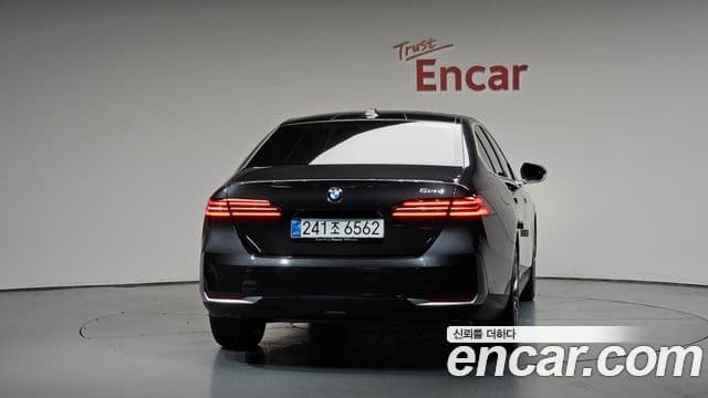 BMW 5 Series 2025 — ფოტო 4/20