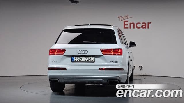 Audi Q7 2019 — Фото 4/20