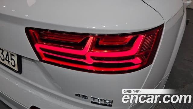 Audi Q7 2019 — Photo 16/32