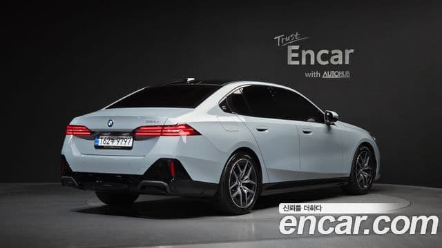 BMW 5 Series 2025 — ფოტო 2/20
