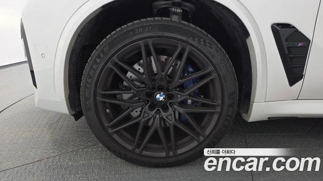 BMW X5M 2025 — Photo 17/36