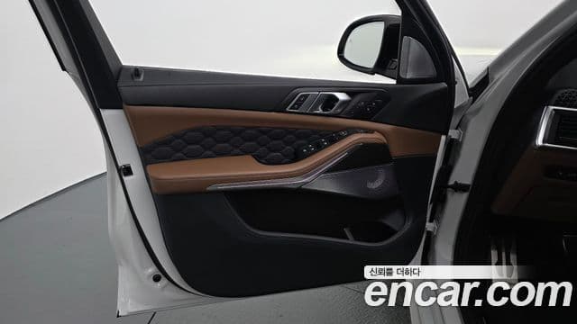 BMW X5M 2025 — Photo 26/36