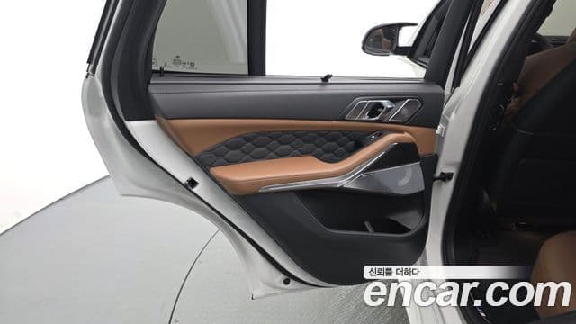 BMW X5M 2025 — Photo 19/36
