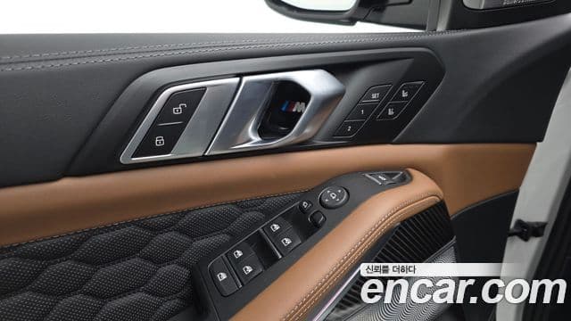 BMW X5M 2025 — Photo 34/36