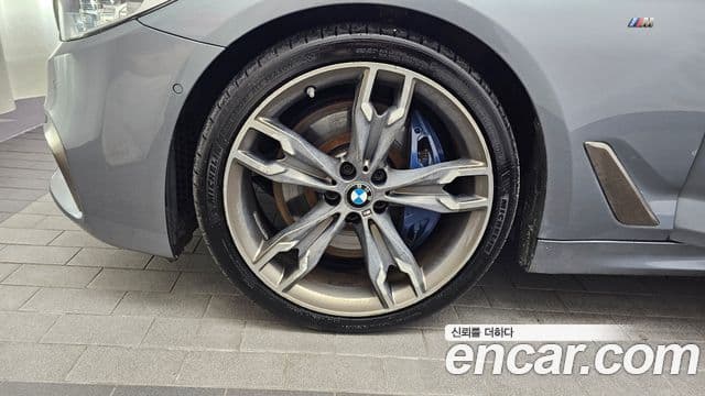 BMW 5 Series 2018 — ფოტო 4/20