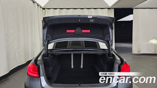 BMW 5 Series 2018 — фото 20 из 20