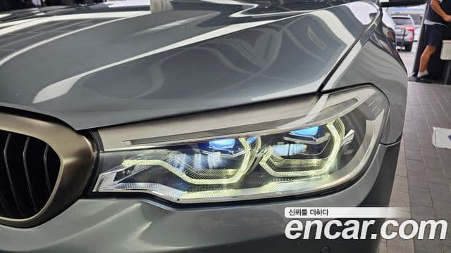BMW 5 Series 2018 — Photo 31/31