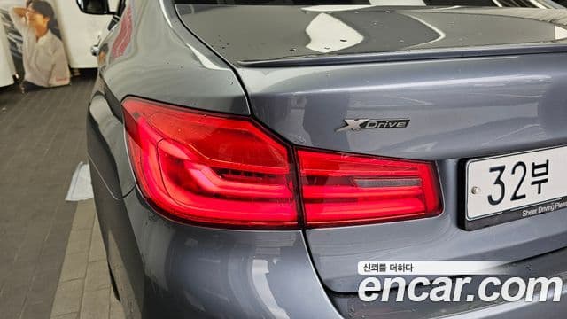 BMW 5 Series 2018 — Photo 27/31