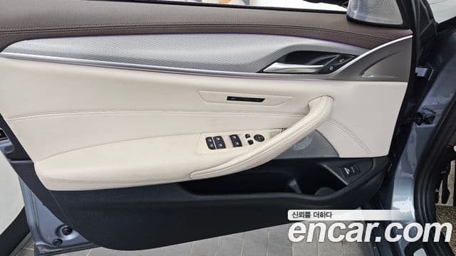 BMW 5 Series 2018 — Photo 2/31