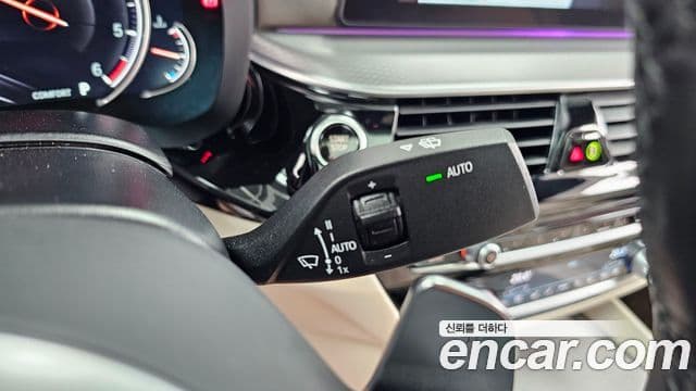 BMW 5 Series 2018 — Photo 18/31