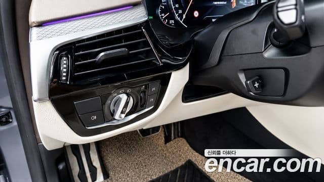 BMW 5 Series 2018 — Photo 7/31