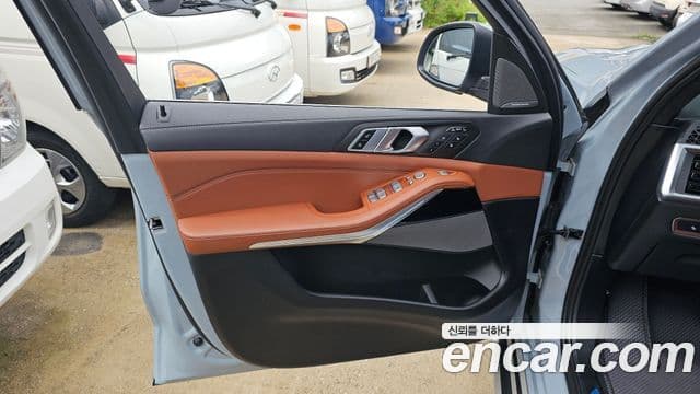 BMW X7 2024 — Şəkil 28/32