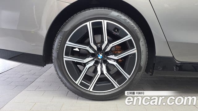 BMW 7 Series 2022 — ფოტო 5/20