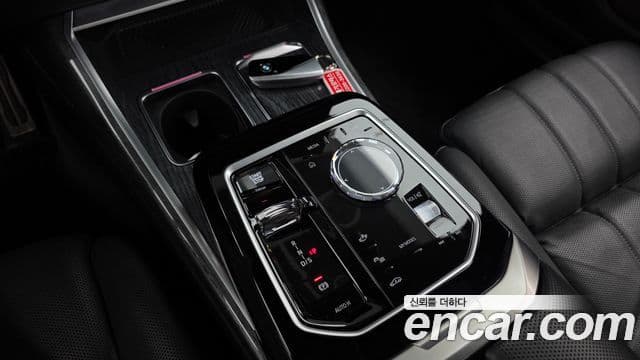 BMW 7 Series 2022 — ფოტო 9/20