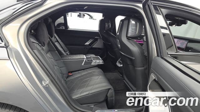 BMW 7 Series 2022 — ფოტო 12/20