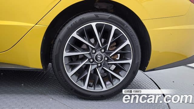 Hyundai Sonata Hybrid 2019 — Photo 23/35
