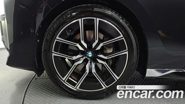 BMW 7 Series 2022 — ფოტო 5/20