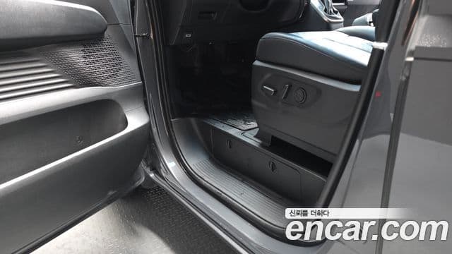 Hyundai Staria 2026 — Photo 20/31